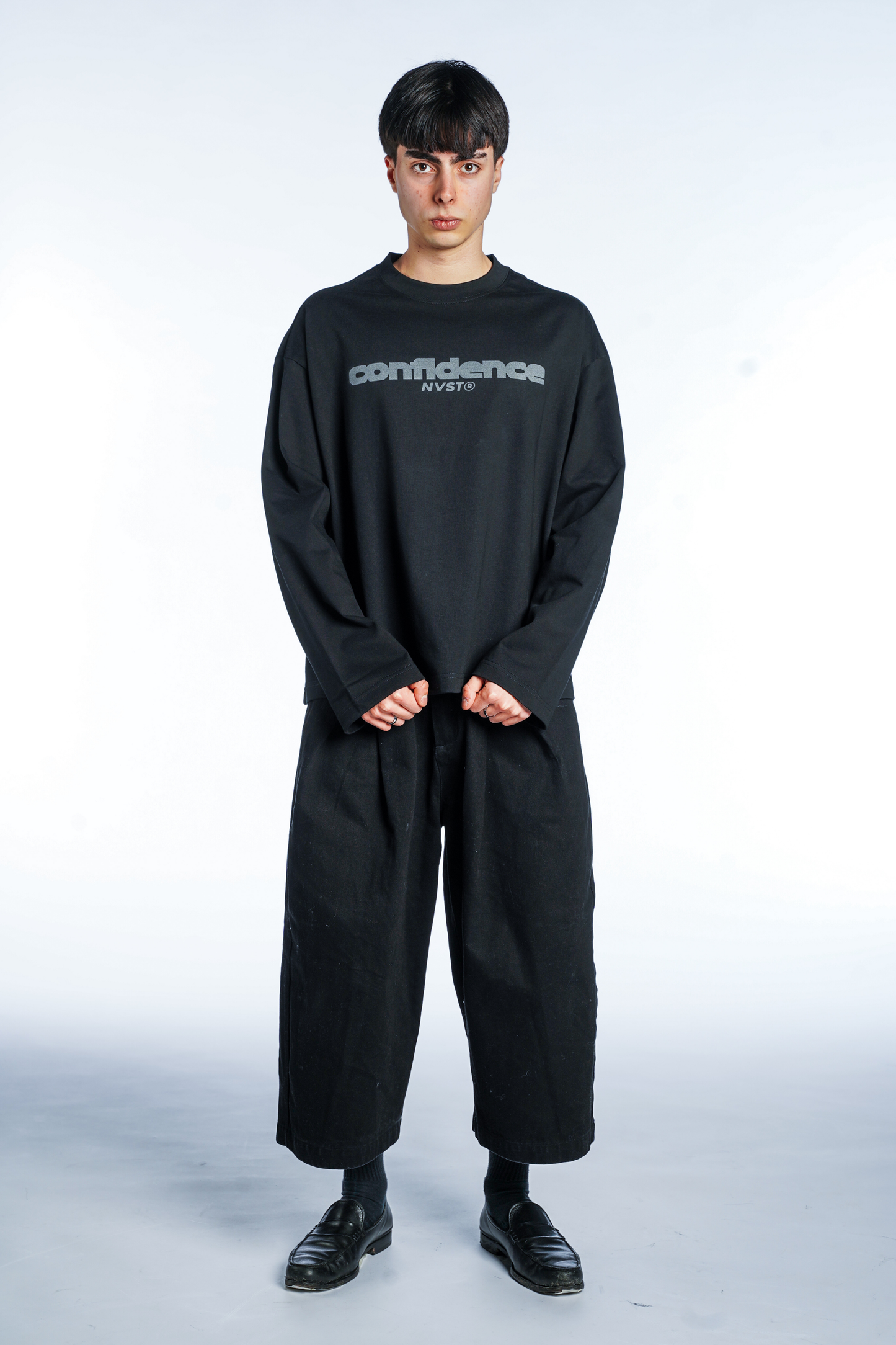 BLACK LONGSLEEVE REGULAR FIT CONFIDENCE