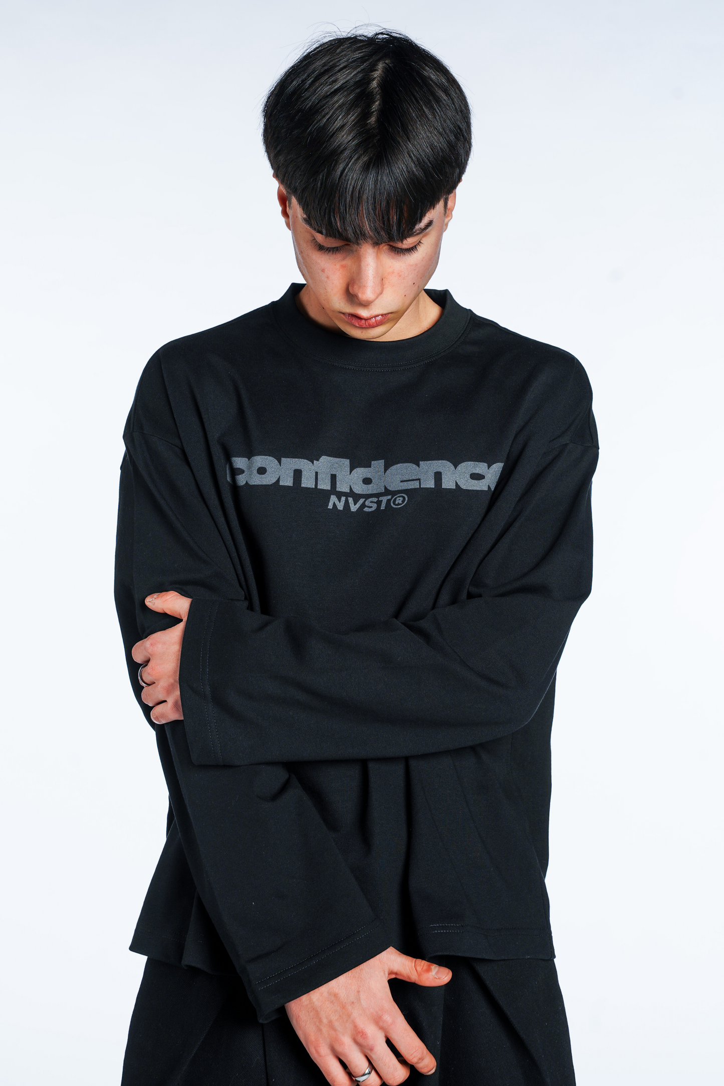 BLACK LONGSLEEVE REGULAR FIT CONFIDENCE