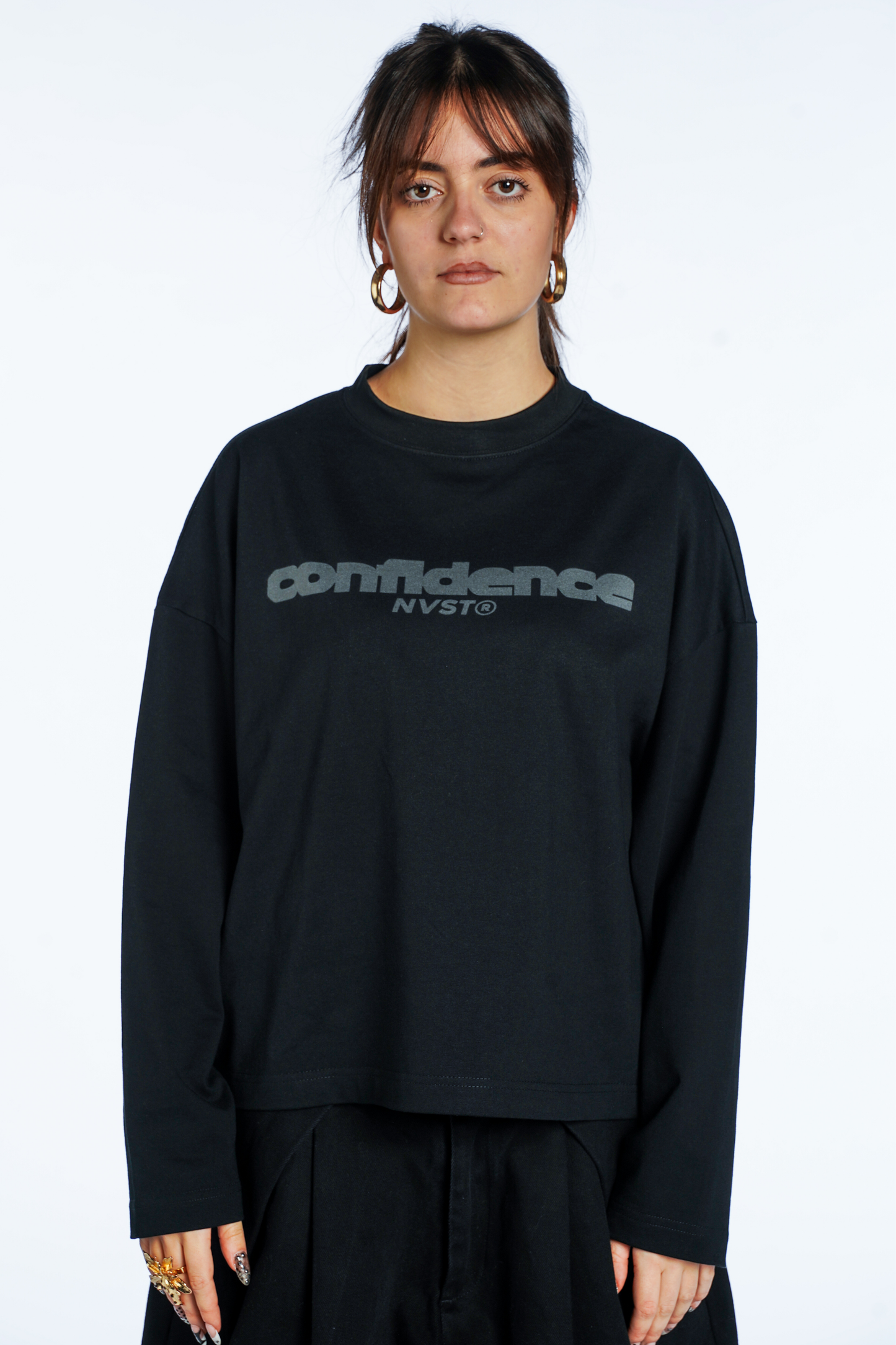 BLACK LONGSLEEVE CROPPED FIT CONFIDENCE