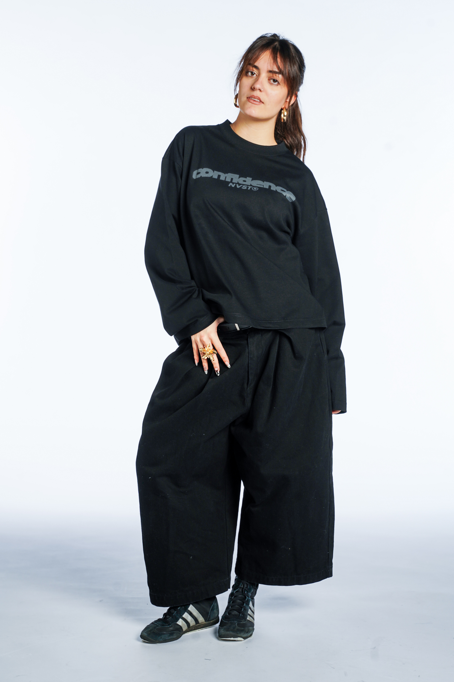 BLACK LONGSLEEVE REGULAR FIT CONFIDENCE