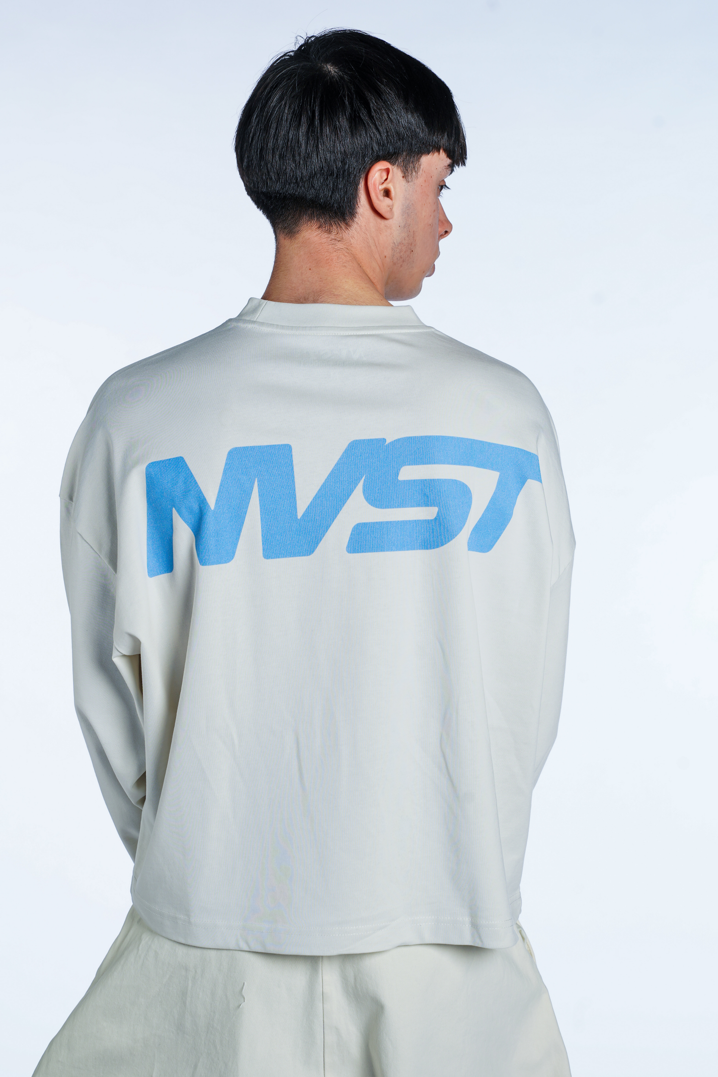 WHITE LONGSLEEVE CROPPED FIT CONFIDENCE