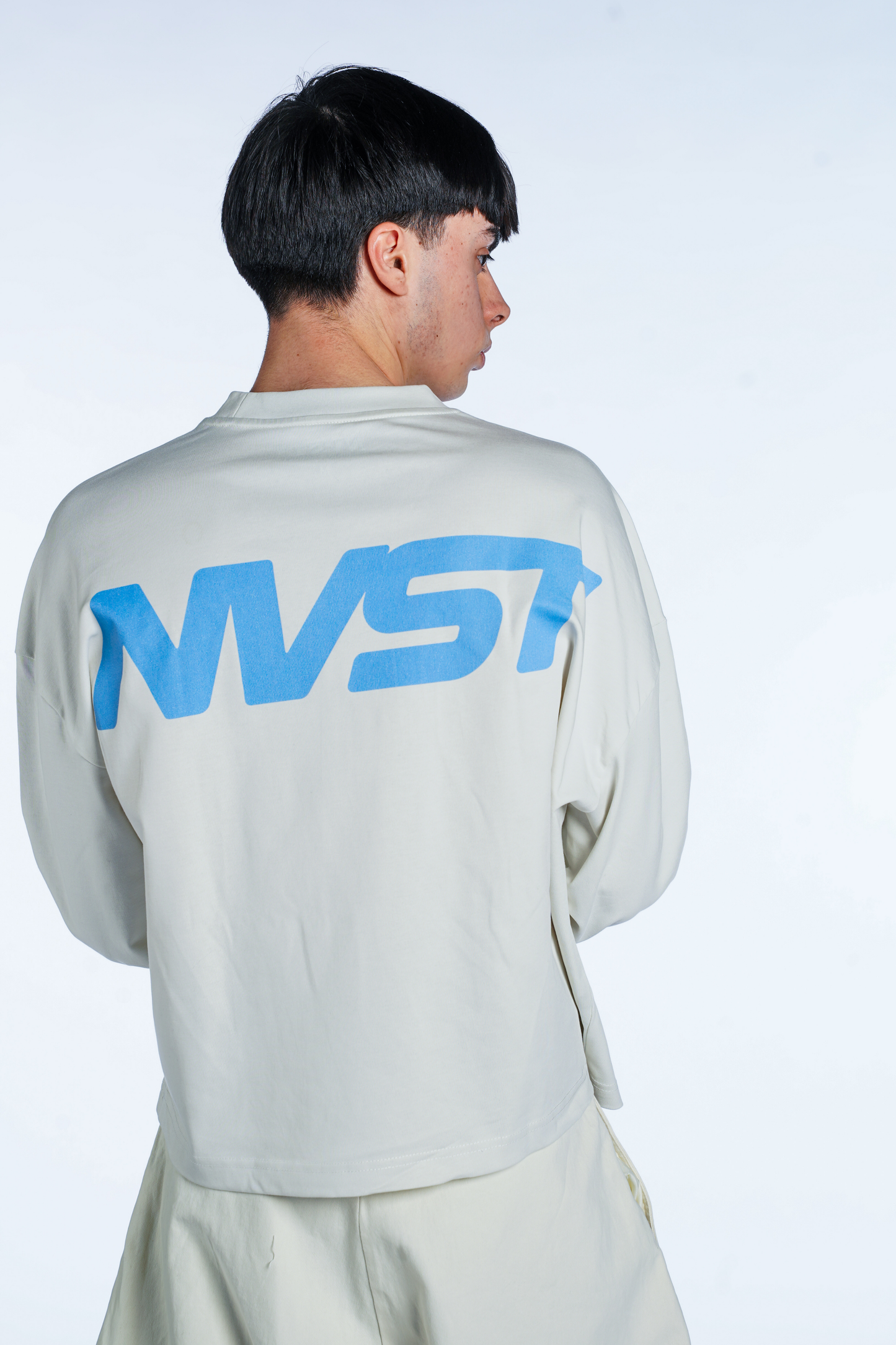 WHITE LONGSLEEVE CROPPED FIT CONFIDENCE